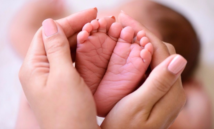 تولد کودک سه والدی در یونان